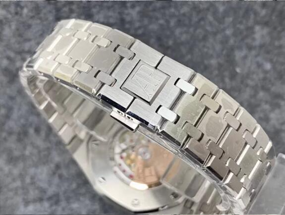 Audemars piguet Royal Oak Watch - Image 4